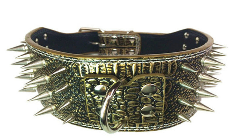 Pet collar with anti-bite rivet