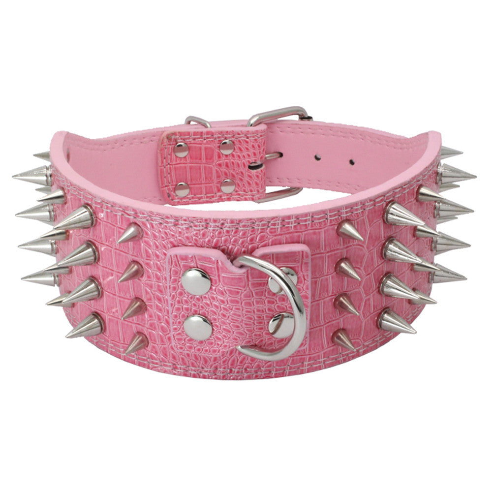 Pet collar with anti-bite rivet