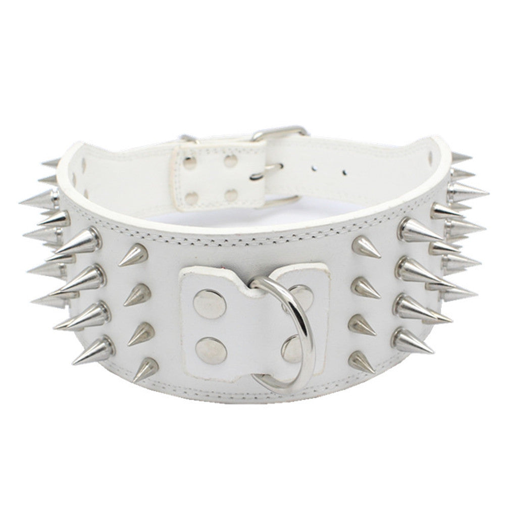 Pet collar with anti-bite rivet
