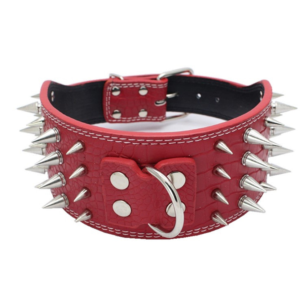 Pet collar with anti-bite rivet
